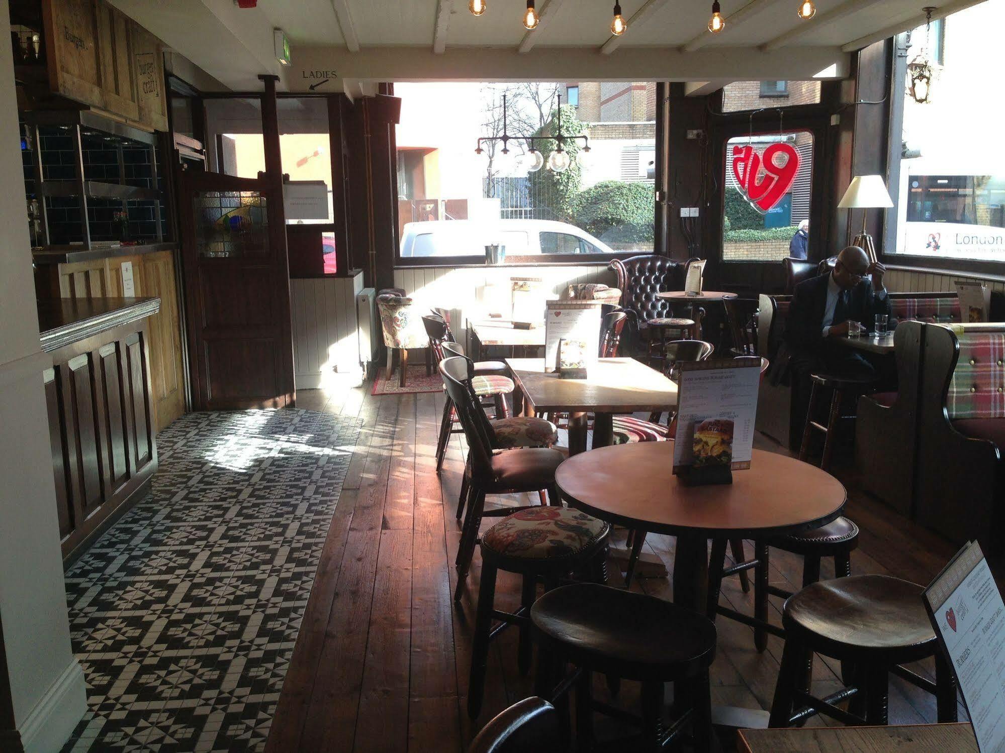 Publove @ The Exmouth Arms, Euston London Eksteriør bilde